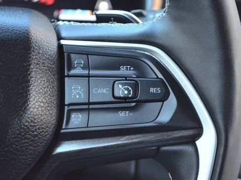 Used 2023 Jeep Grand Cherokee Altitude image 21