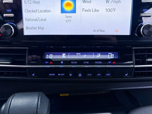 Used 2022 Toyota Sienna XSE w/ XSE Plus Package AWD/4WD image 31
