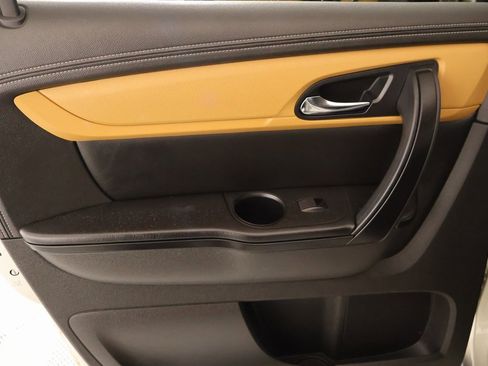 Used 2014 Chevrolet Traverse LT image 16