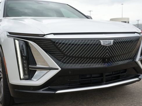 Certified 2024 Cadillac Lyriq Luxury w/ LPO, Floor Liner Package AWD/4WD image 28