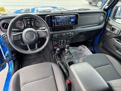 Used 2026 Jeep Wrangler Unlimited Rubicon AWD/4WD image 9