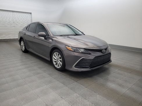 Used 2021 Toyota Camry LE w/ Carpet Mat Package (TMS) FWD image 13