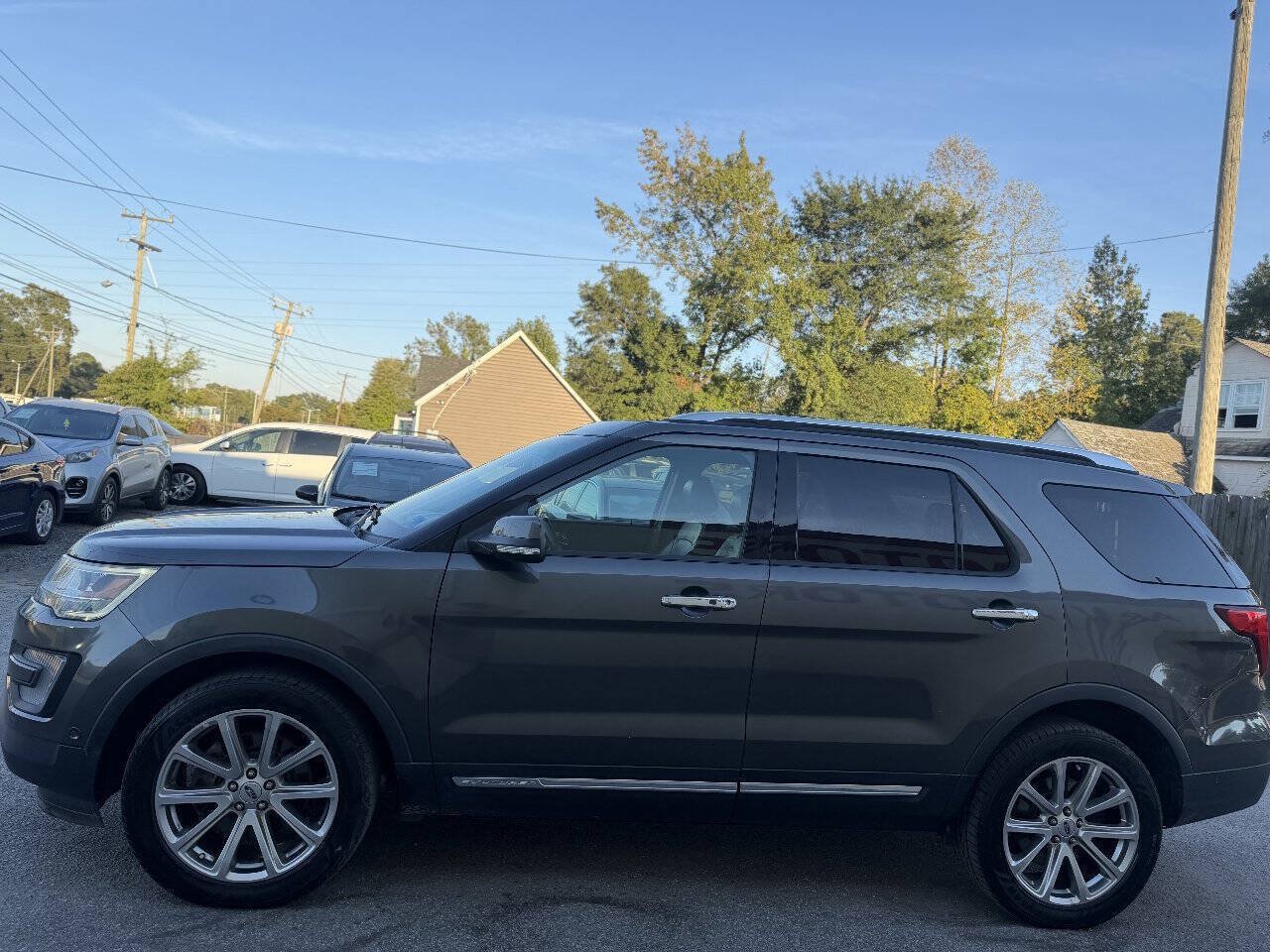 Used 2017 Ford Explorer Limited w/ Equipment Group 301A AWD/4WD image 5