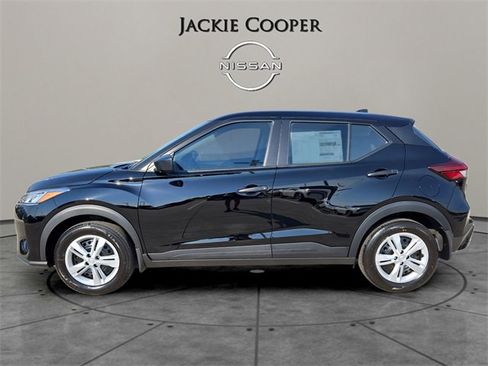 New 2025 Nissan Kicks Play S image 2