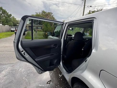 Used 2009 Scion xB FWD image 12