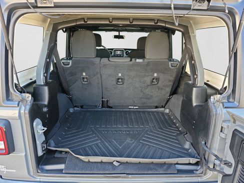 Used 2018 Jeep Wrangler Unlimited Sport S AWD/4WD image 17