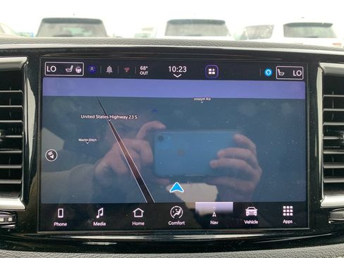 Used 2025 Chrysler Pacifica Limited FWD image 32