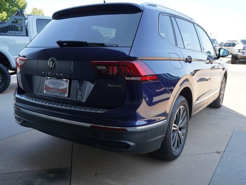 Used 2024 Volkswagen Tiguan SE AWD/4WD image 11