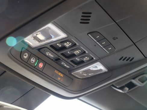 Used 2024 Cadillac XT4 Luxury w/ Cold Weather Package image 36