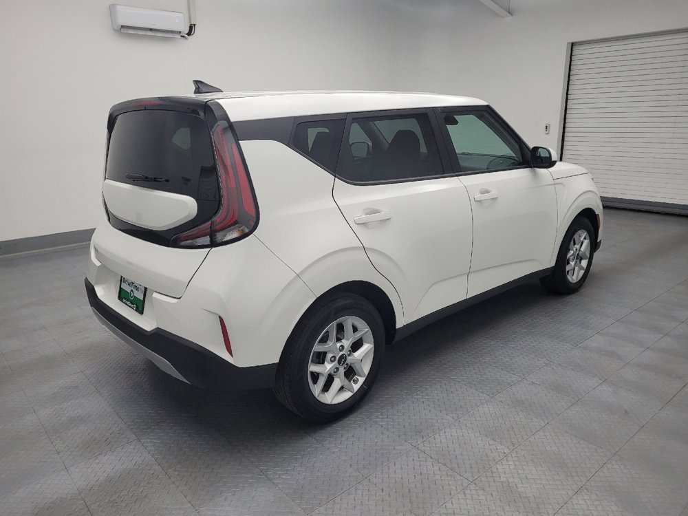 Used 2025 Kia Soul LX w/ LX Technology Package FWD image 10