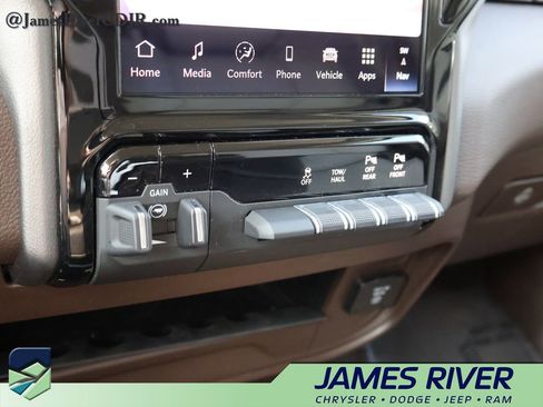 Used 2026 RAM 2500 Laramie AWD/4WD image 37