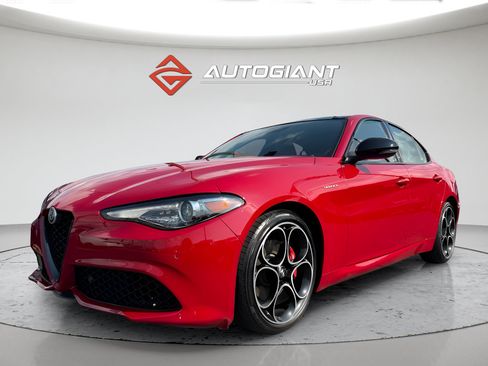 Used 2023 Alfa Romeo Giulia Veloce RWD image 14