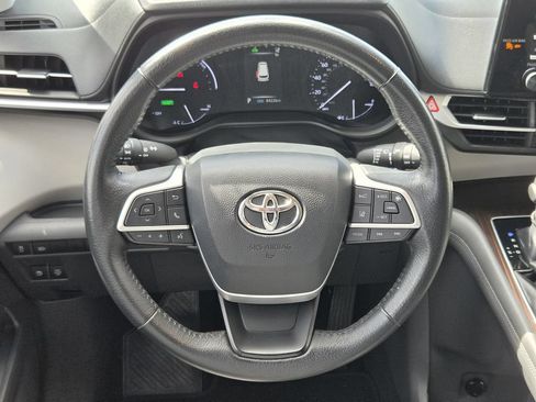 Used 2021 Toyota Sienna XLE FWD image 15