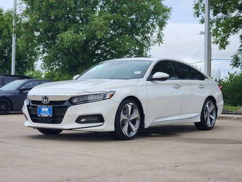 Used 2019 Honda Accord Touring image 3