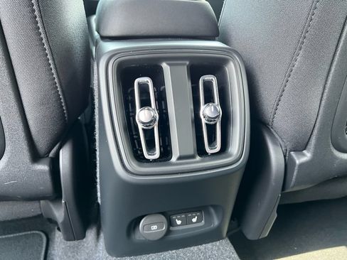 Certified 2025 Volvo EX40 Core AWD/4WD image 24