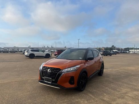 Used 2023 Nissan Kicks SR w/ SR Premium Package FWD image 7