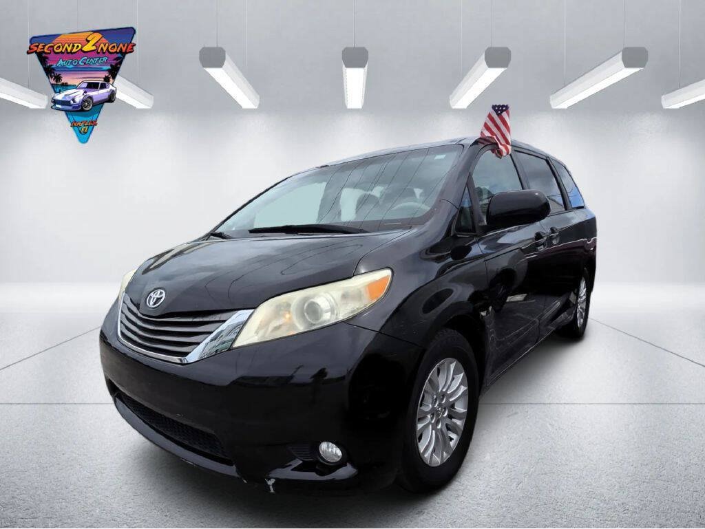 Used 2014 Toyota Sienna XLE FWD image 1