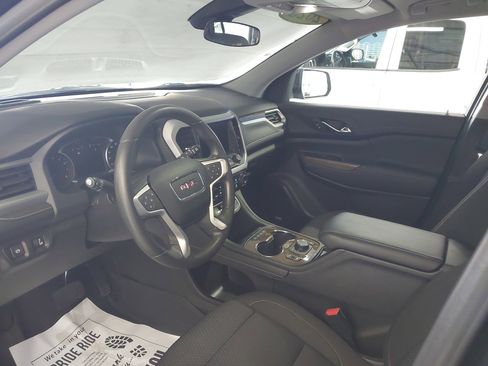 Certified 2023 GMC Acadia SLE w/ Driver Convenience Package image 2