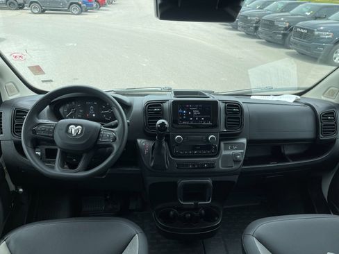 Used 2025 RAM ProMaster 2500 w/ Convenience Group FWD image 15