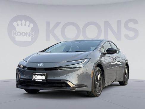 Used 2024 Toyota Prius LE image 1