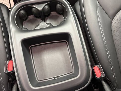 New 2026 Chrysler Pacifica Select image 13