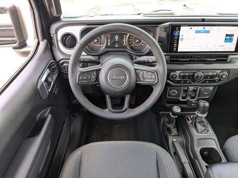 Used 2024 Jeep Gladiator Sport AWD/4WD image 18