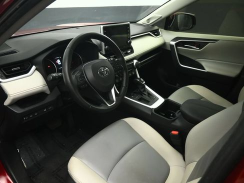 Used 2022 Toyota RAV4 XLE Premium FWD image 43