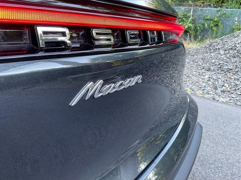 Certified 2025 Porsche Macan image 13