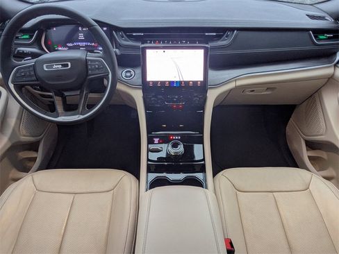 Used 2023 Jeep Grand Cherokee L Limited w/ Luxury Tech Group II image 16