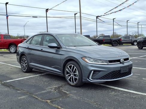 Used 2025 Volkswagen Jetta SE image 1