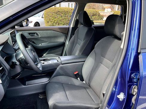 Used 2023 Nissan Rogue S image 8