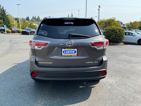 Used 2014 Toyota Highlander Limited w/ Driver Technology Package AWD/4WD image 6