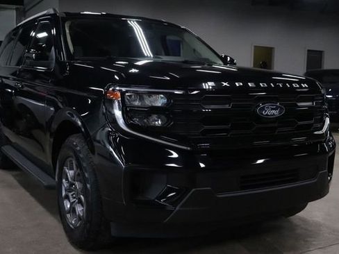 Used 2025 Ford Expedition Active RWD image 7