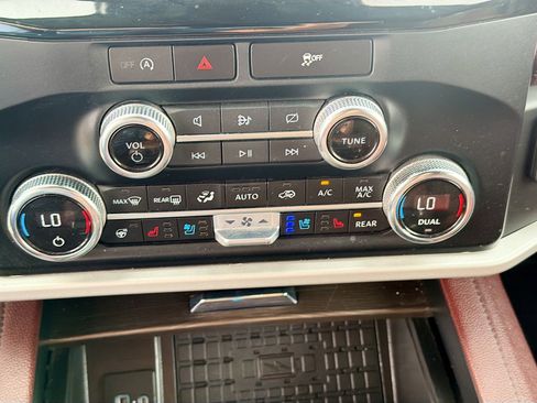 Certified 2023 Ford Expedition Limited image 17