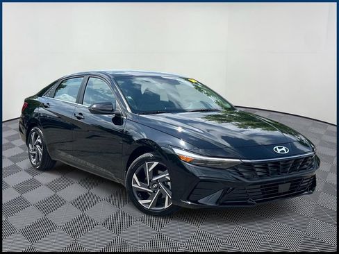 Used 2025 Hyundai Elantra Limited FWD image 1