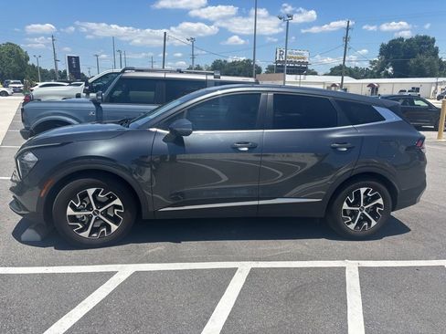 Used 2023 Kia Sportage EX FWD image 2