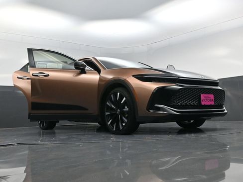 Used 2025 Toyota Crown Platinum image 26