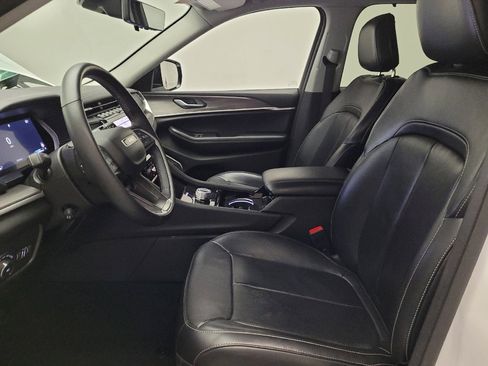 Used 2022 Jeep Grand Cherokee Limited w/ Luxury Tech Group II image 17