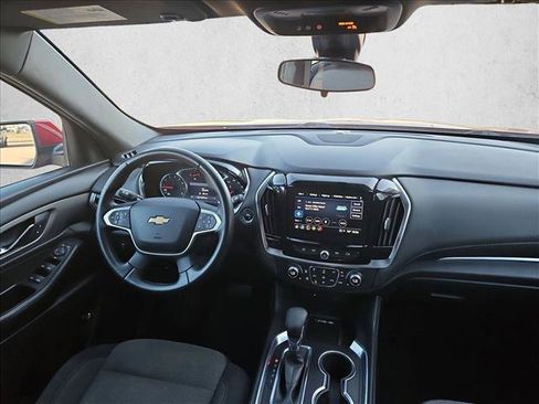 Used 2023 Chevrolet Traverse LT AWD/4WD image 3