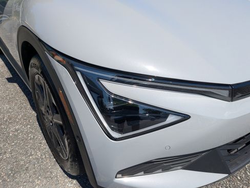 New 2025 Kia EV6 Light w/ Light LR Technology Package image 10