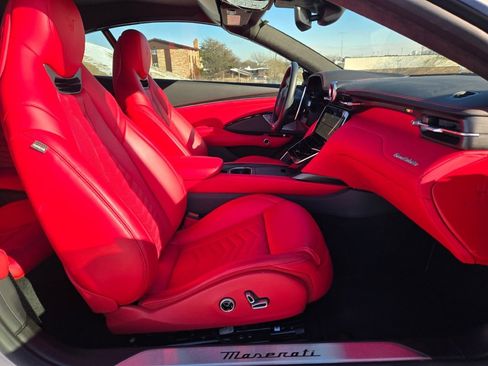 Used 2024 Maserati GranCabrio Trofeo image 30