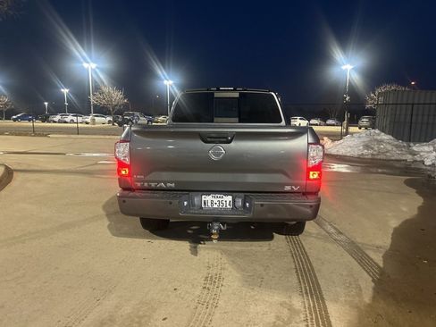 Used 2017 Nissan Titan SV image 4