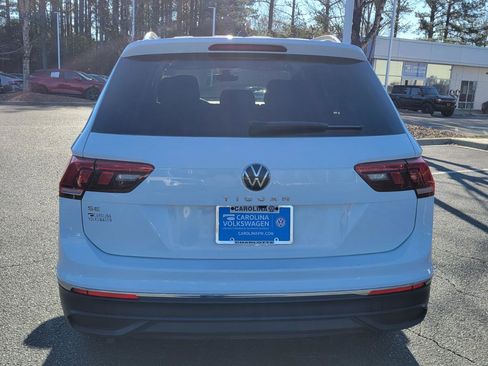Certified 2024 Volkswagen Tiguan SE image 4