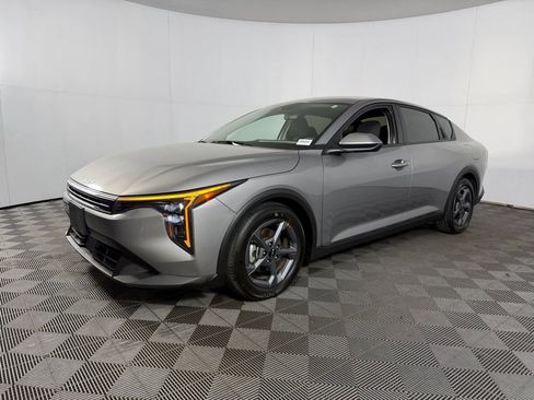 Used 2025 Kia K4 FWD image 3