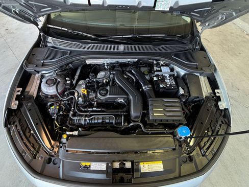 Used 2025 Volkswagen Jetta SE image 32