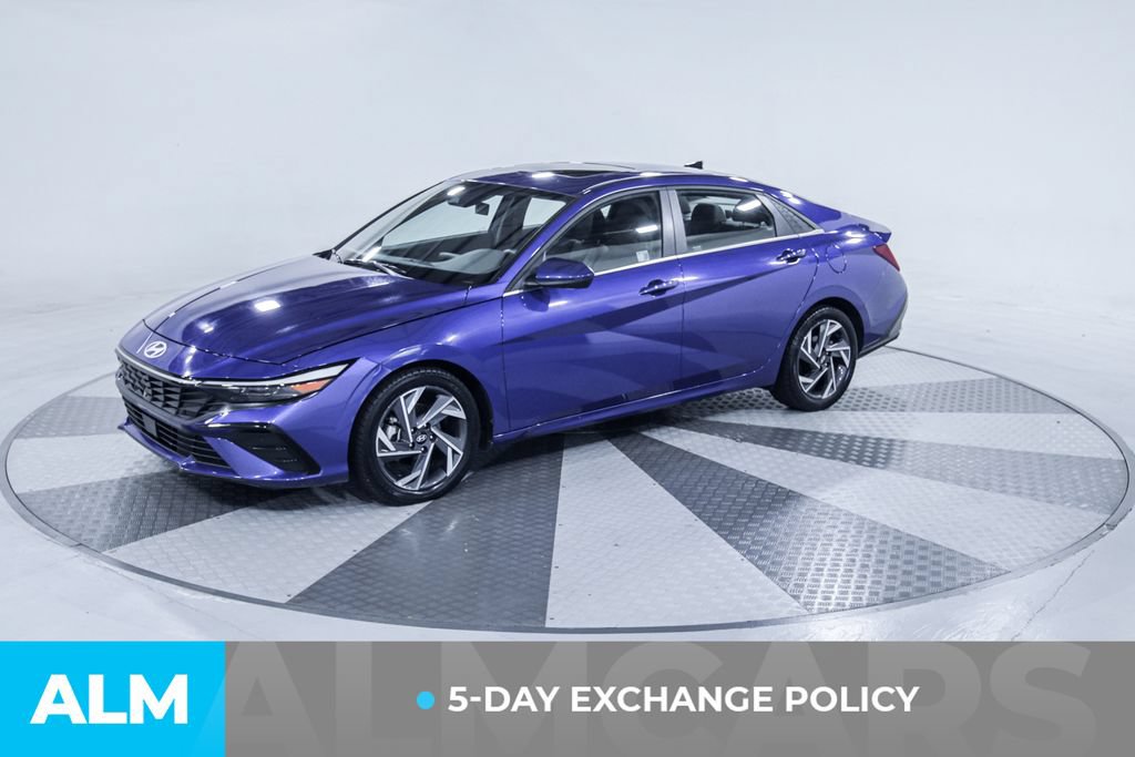Used 2025 Hyundai Elantra SEL FWD image 3