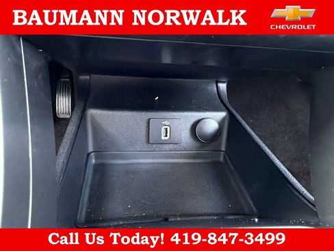 Used 2017 Ford Fusion SE w/ Fusion SE Technology Package FWD image 33