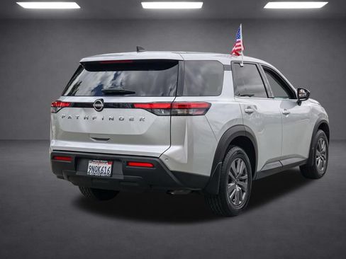 Used 2024 Nissan Pathfinder S FWD image 4