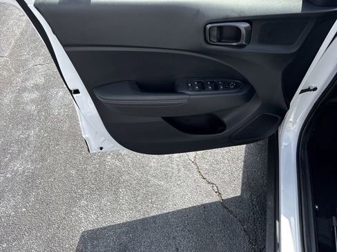 New 2025 Hyundai Venue Limited image 10