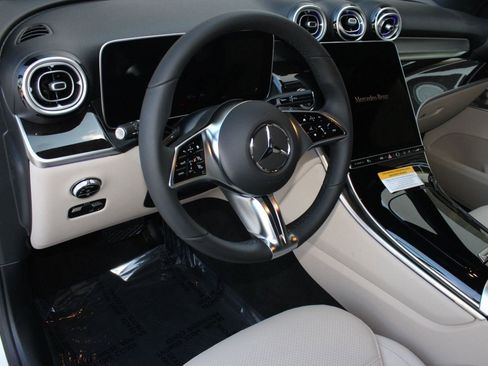 Used 2026 Mercedes-Benz GLC 300 4MATIC image 4